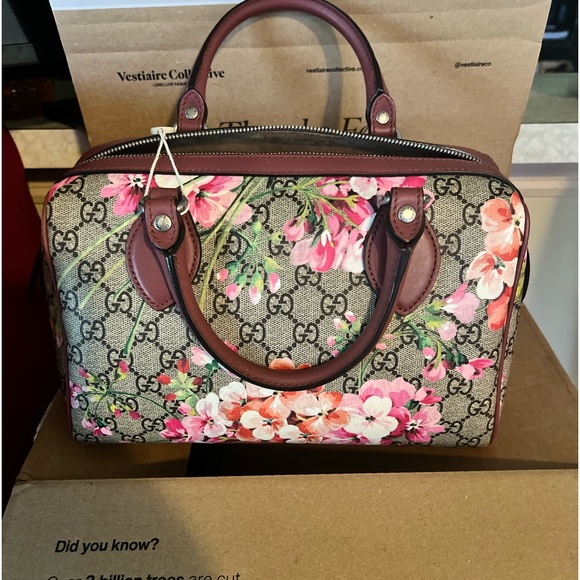 Small like new GG bag 💯Authentic,dust bag Available .only worn 3 times.